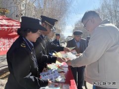 青河执法大队开展“宪法法律宣传月”教育日宣传活动