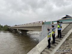 布尔津执法大队“携手爱路护路、共赴美好前路”路政宣传月活动