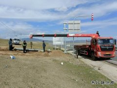 富蕴执法大队：多措并举推进路域环境整治显成效