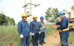 国网阿鲁科尔沁旗供电公司：无惧高温“烤”验 带电作业保民生