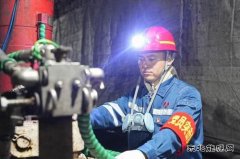 欧启岗：匠心筑梦攀高峰