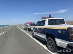 北屯执法大队公路巡查遇故障车 及时劝离乘车人员保安全