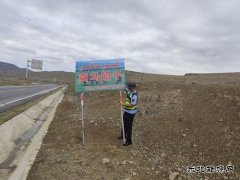 富蕴执法大队：依法开展公路路域环境整治 优化通行环境
